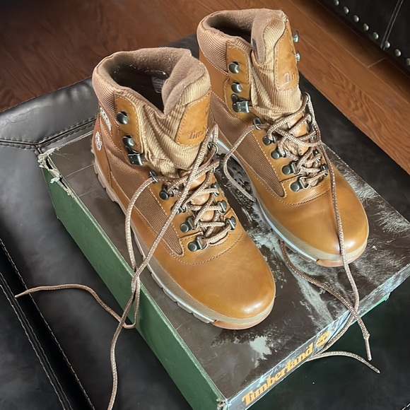 Like New Timberland Euro Trekker Boot - Peanut in Color - Picture 3 of 3